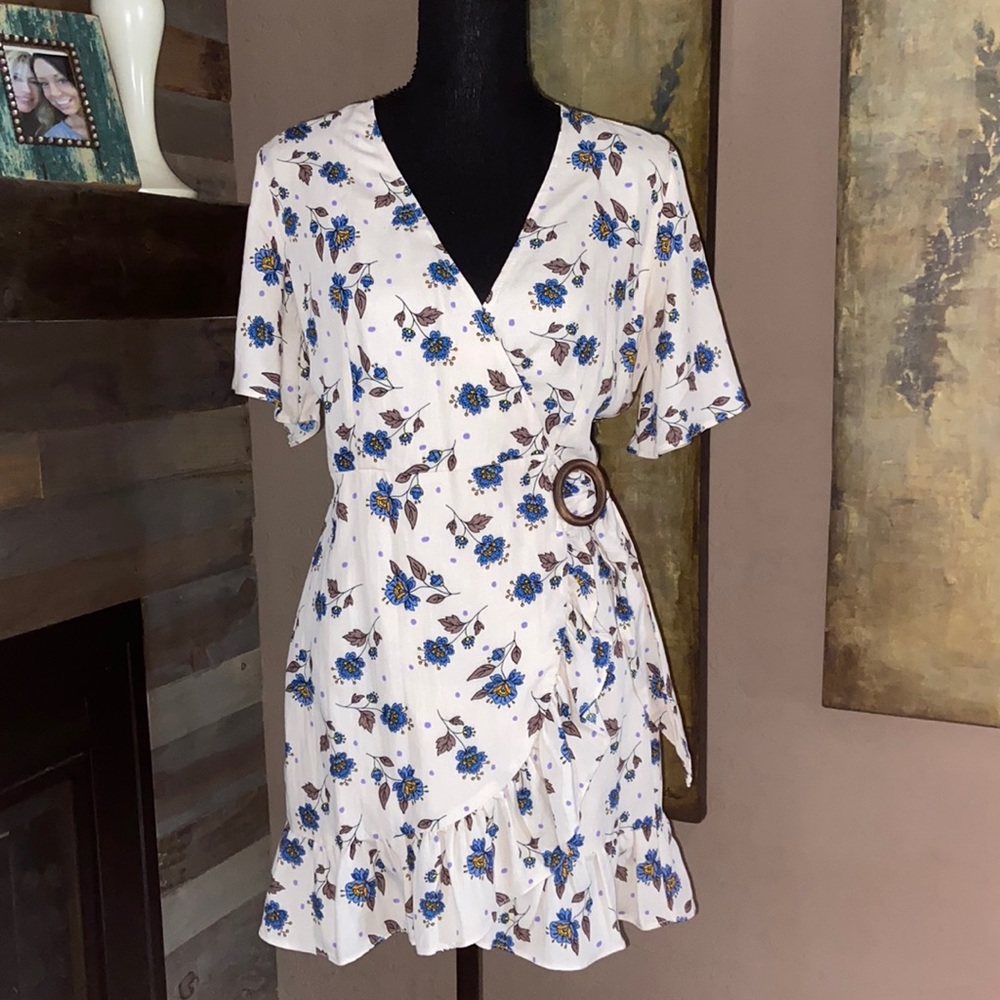 NWOT J.O.A cascade beige floral wrap dress